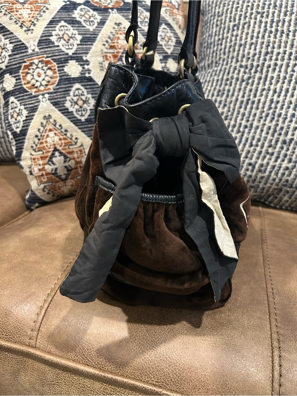 Juicy Couture Y2K Brown Velvet Shoulder Bag with Gold Heart Charm - Picture 3 of 12